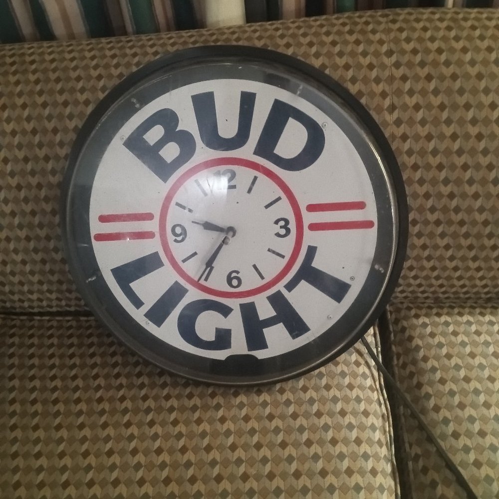 **BUD LIGHT CLOCK**